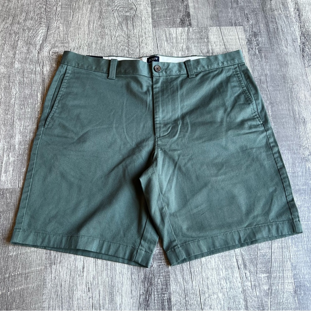 J.Crew Men’s 9 Inch Chino Shorts Classic Green Waist 35 NWT